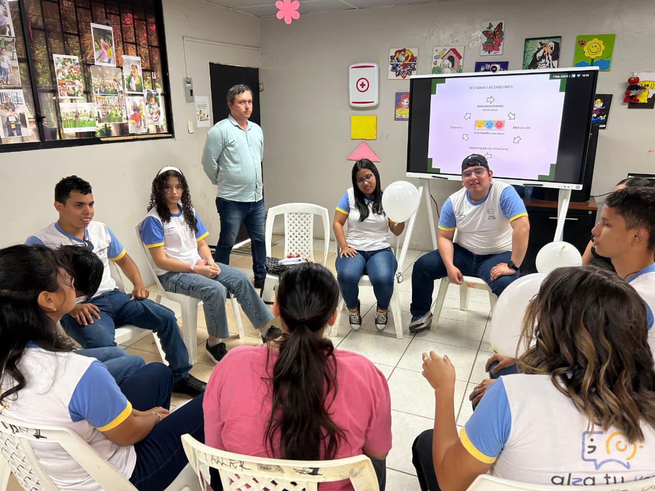 Capacitación en primeros auxilios emocionales.