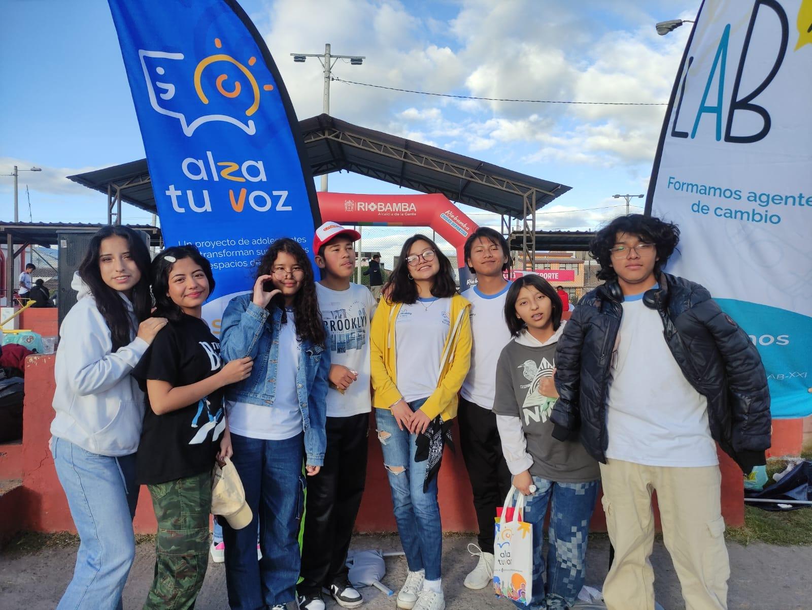 Feria en el Hackathón de Riobamba